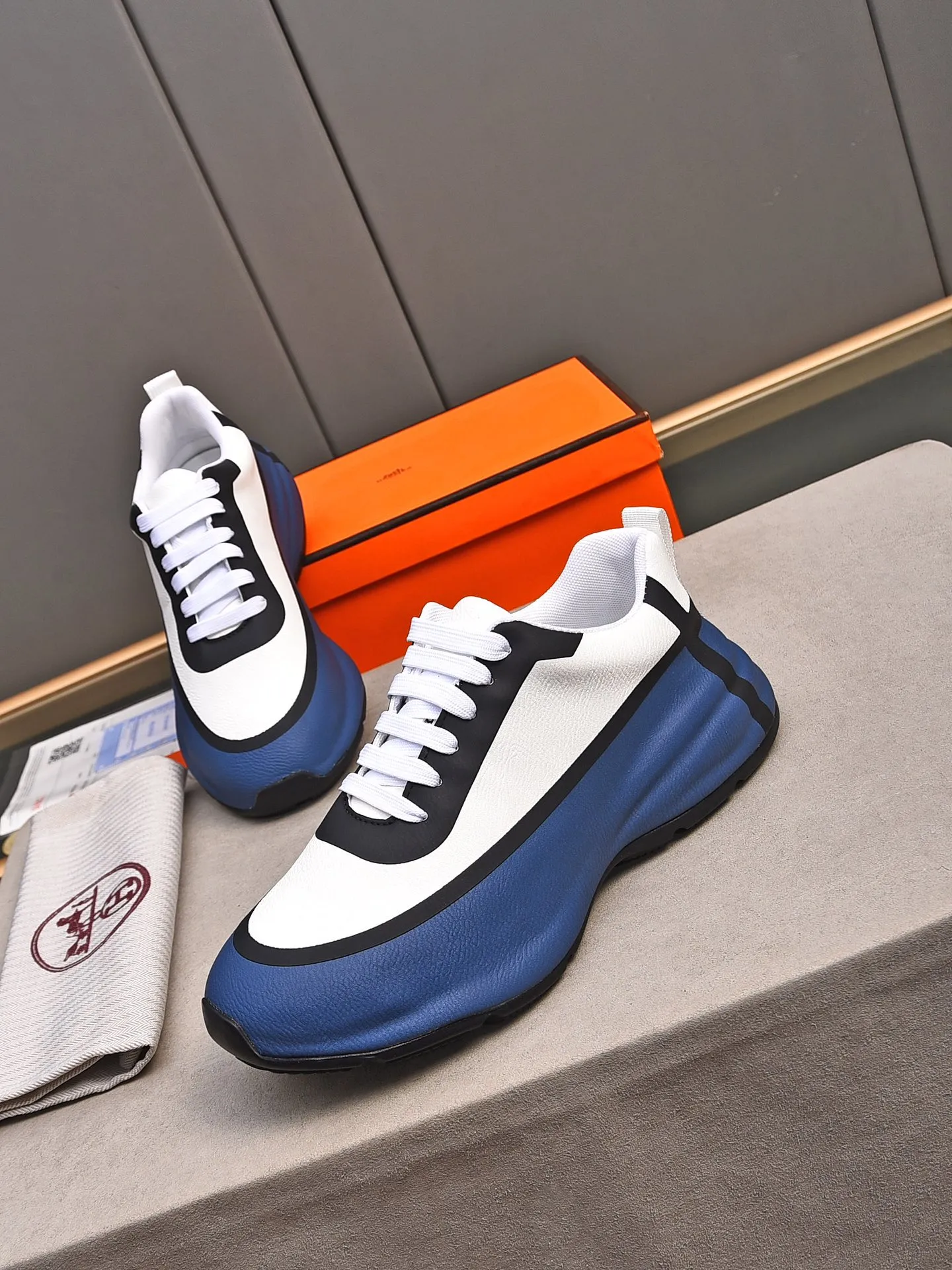 Men's shoes 💰560 [Hermes] New sports shoes Hermès are the most comfortable shoes, no one else⃣️, very light on the feet and very good-looking, you will not feel tired when you go shopping and running around 👍 Very light and comfortable, extremely light, suitable for both sports and leisure, and feel great when stepping on them! It’s up to you to choose, there’s always what you want~ ✔️Material: imported first-layer cowhide ✔️Inner lining: breathable mesh ✔️Outsole: genuine leather bottom ✔️Size: Men’s 38-44 (45 custom-made)